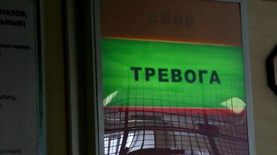     В Ростовской области жители слышали воздушную тревогу, пока американцы делятся планами о разрушении дорог из Крыма, а в Таганроге продолжают раскрывать хищения на заводе ТАНТК.