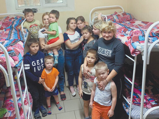     Олеся Тимоховцева с детьми: снова вместе. / Екатерина Сажнева