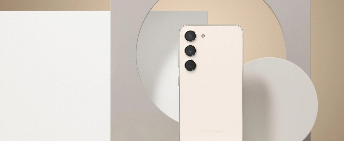 Galaxy S23 (на фото) имеет водонепроницаемость IP 68