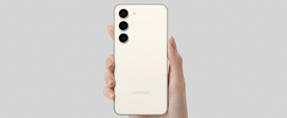 Вот посмотрите, насколько большой Galaxy S23 выглядит в руке