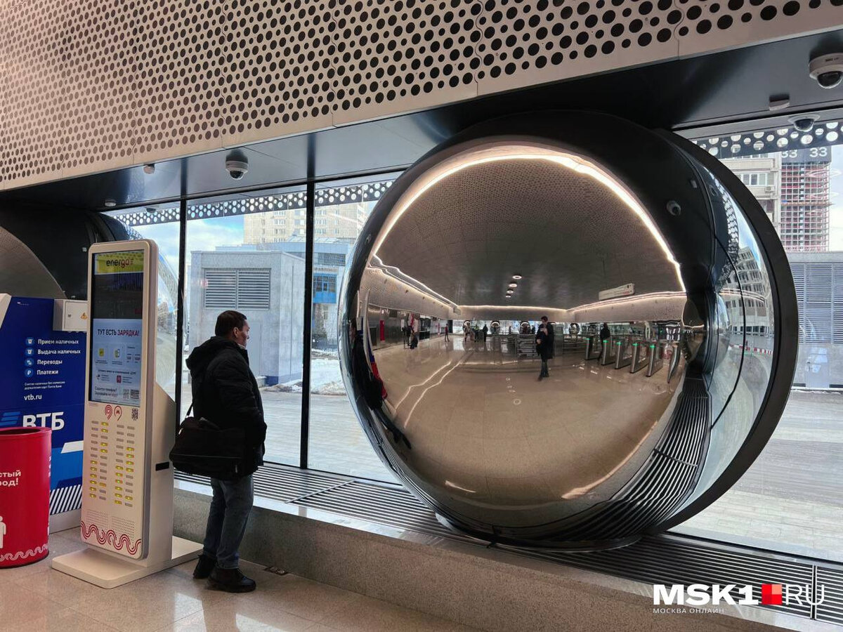 В москве открыли кольцо. Московский метрополитен бкл. Именные поезда московского метрополитена. Открытие московского метрополитена. Открытие метро в мск.