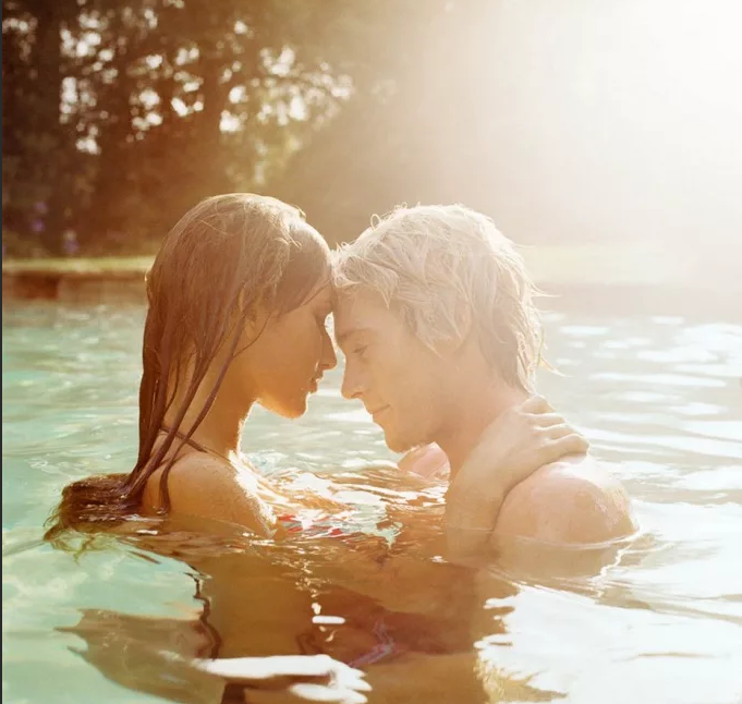 Названи: Эта девочка моя.