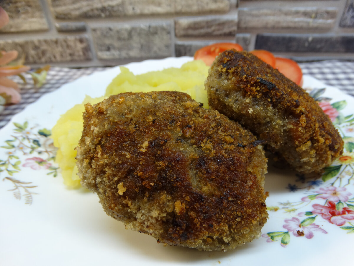 Котлеты из фарша с грибами