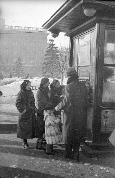 Эммануил Евзерихин Цветочный киоск
Дата съемки: 1950 год https://russiainphoto.ru/