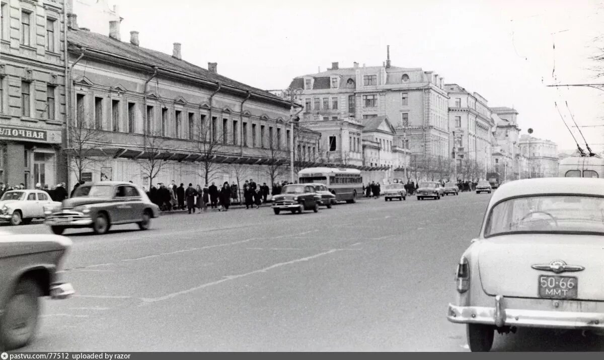 Такой была застройка местности до того, как начали возводить гостиницу "Минск", 1959. С сайта www.pastvu.com.