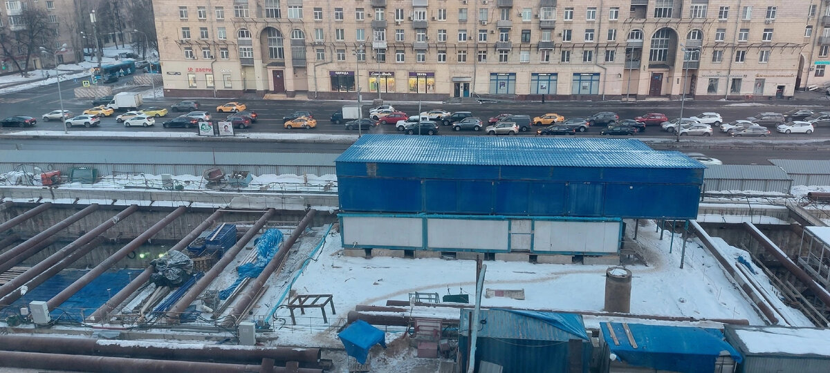 📷 2: Штаб строительства перенесён на секцию готовых монолитных конструкций станции.