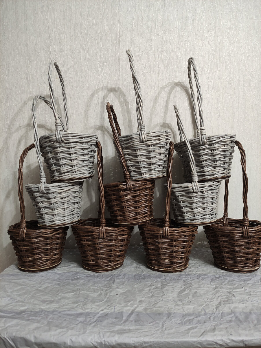 Размер 12см низ верх14см высота 12см с ручкой 37 см