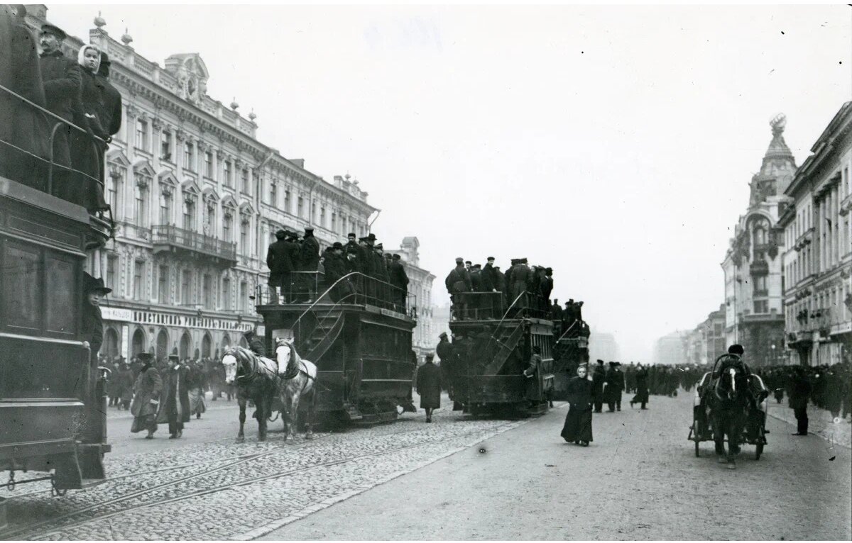 Санкт-Петербург - трамвай на конной тяги или конно-железная дорога (конка).

