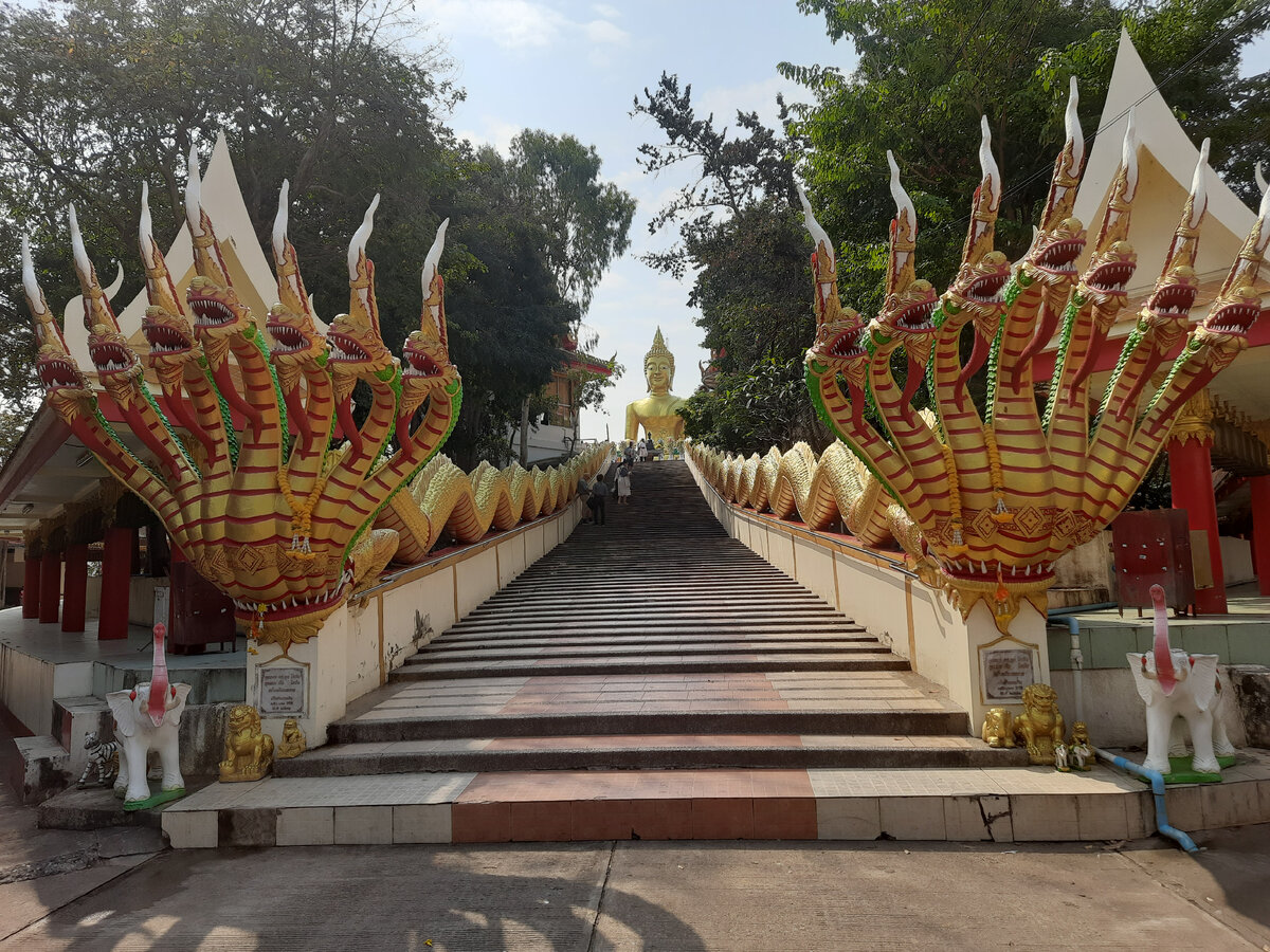 Лестница к Биг Будде в Паттайе
