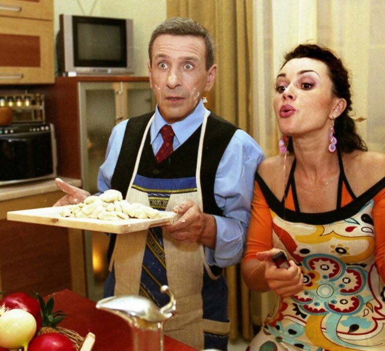    Борис Смолкин и Анастасия Заворотнюк в сериале "Моя прекрасная няня"Кадр из видео