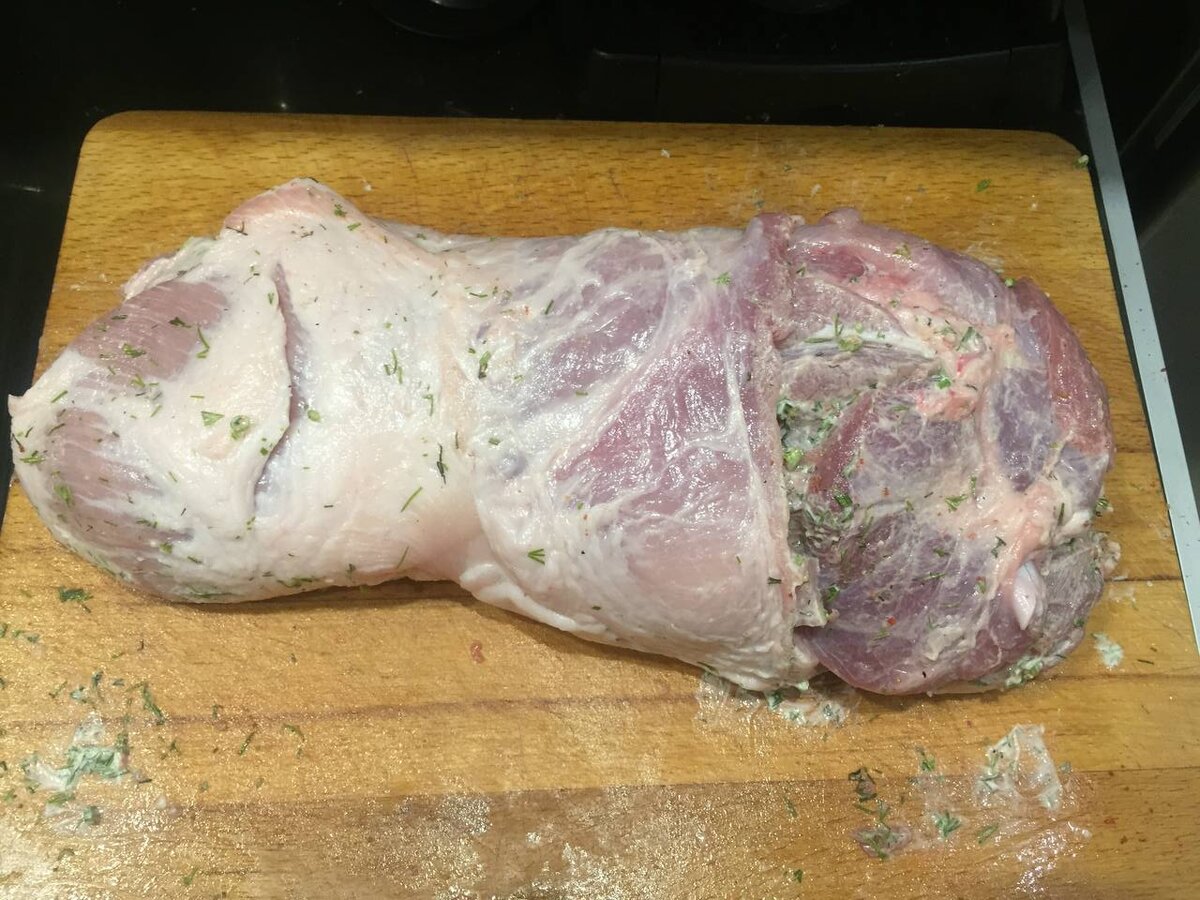 Свернула мясо рулетом