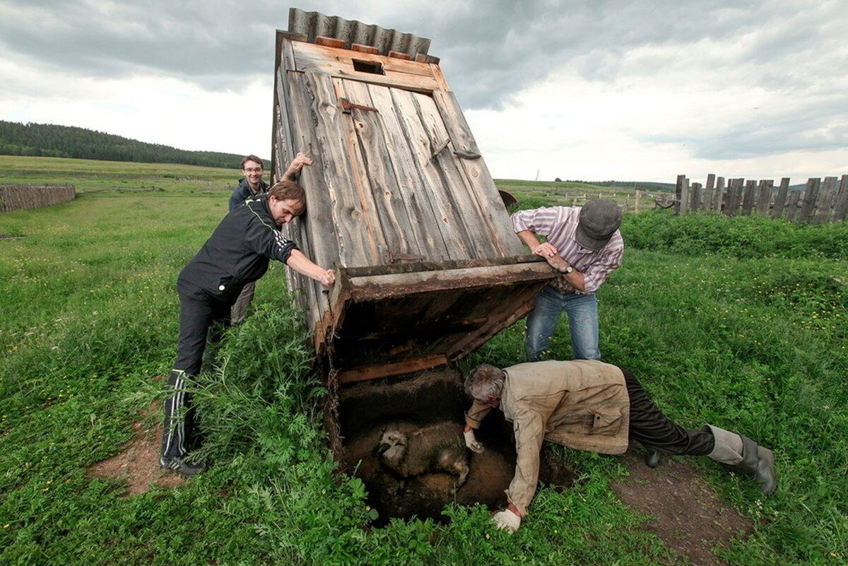 Шалаш в деревне