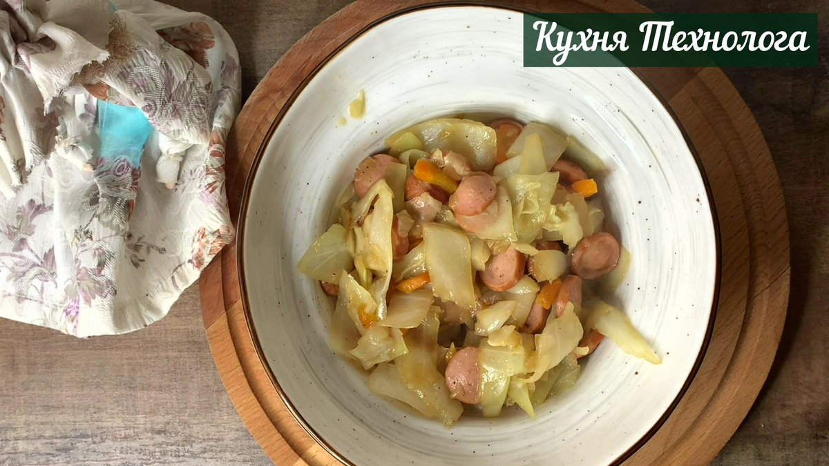 Тушеная капуста с мясным фаршем на сковороде