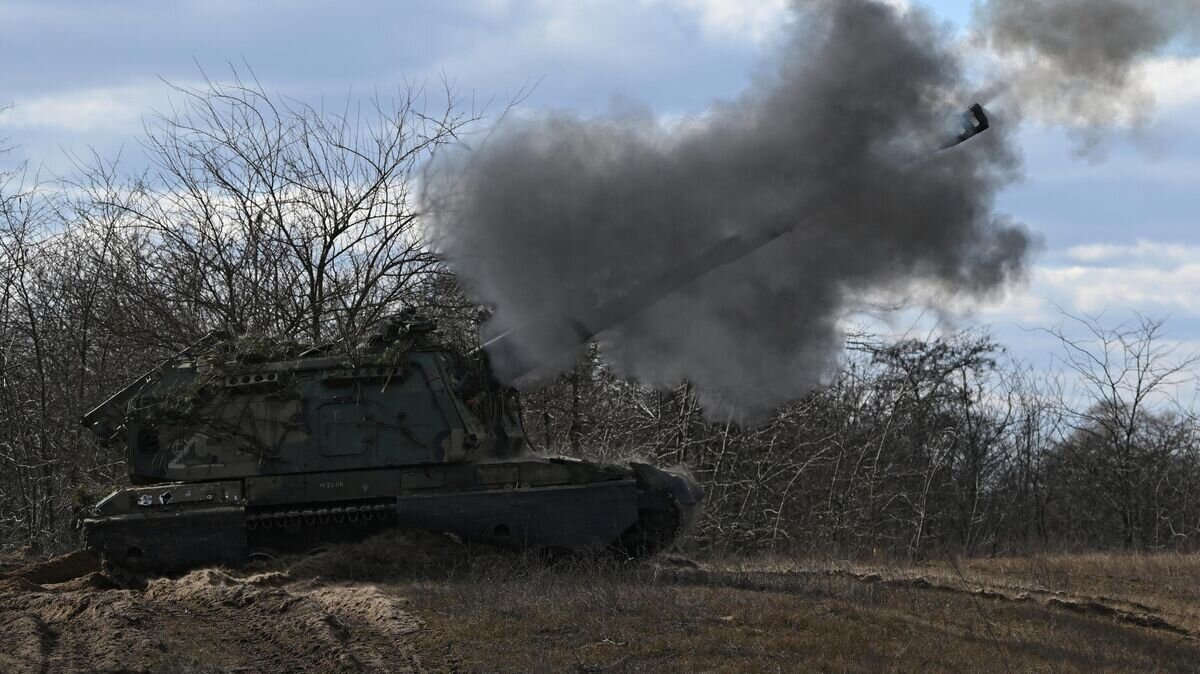    Самоходная артиллерийская установка (САУ) "Мста-С" на боевой позиции в южном секторе спецоперации© РИА Новости / Алексей Майшев