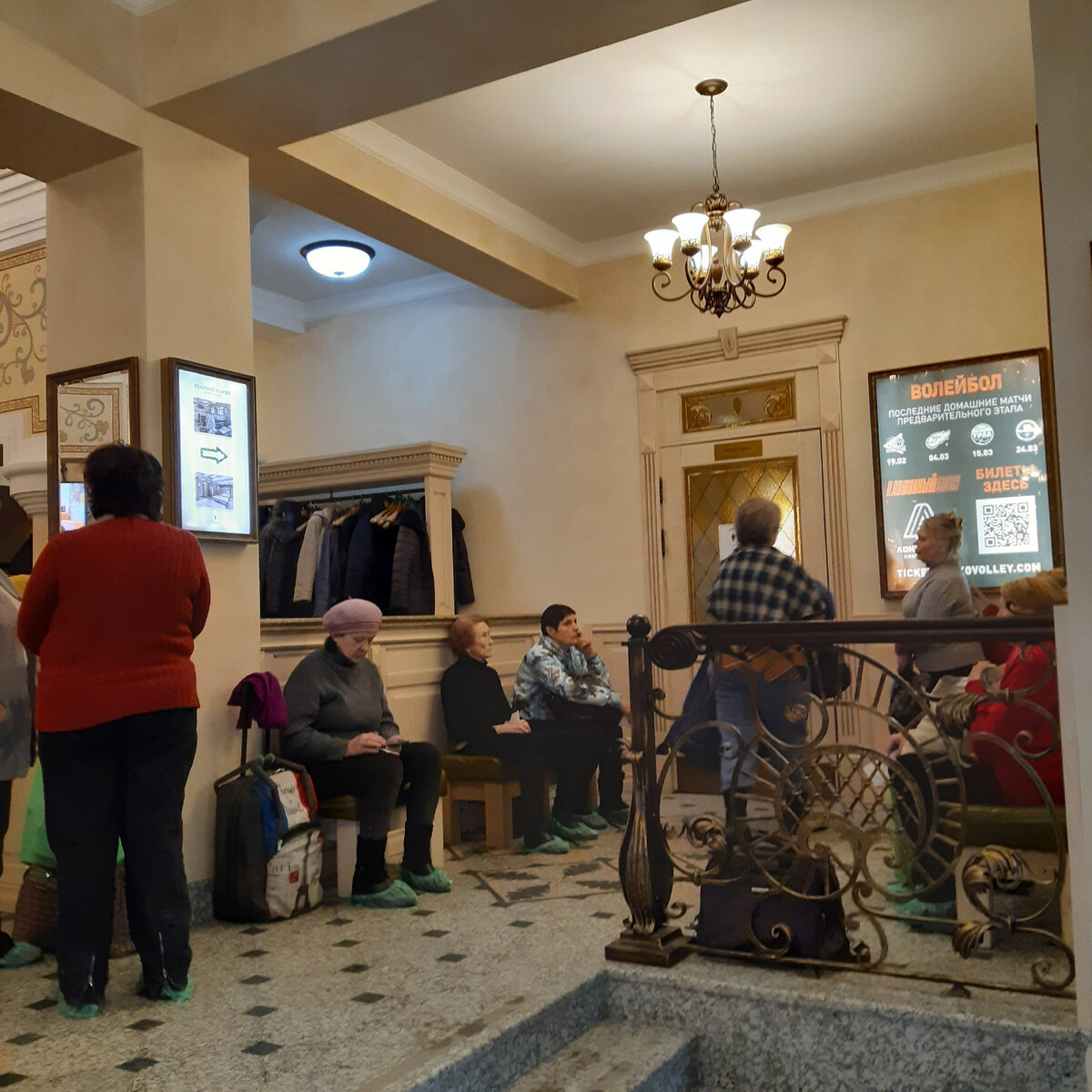 Очередь в женское отделение