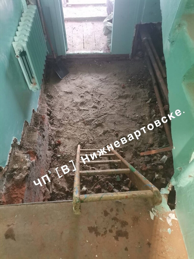    Временная лестница может представлять опасность для жителей подъезда