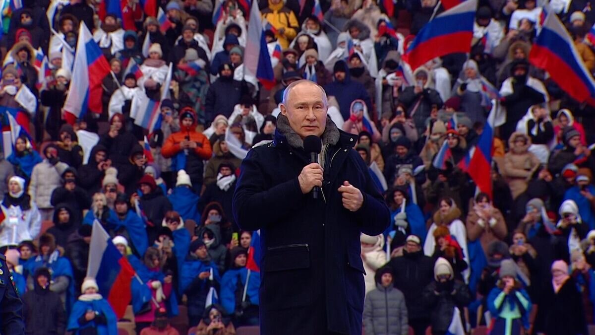    "Идет бой за наших людей": выступление Путина на митинге-концерте в "Лужниках"