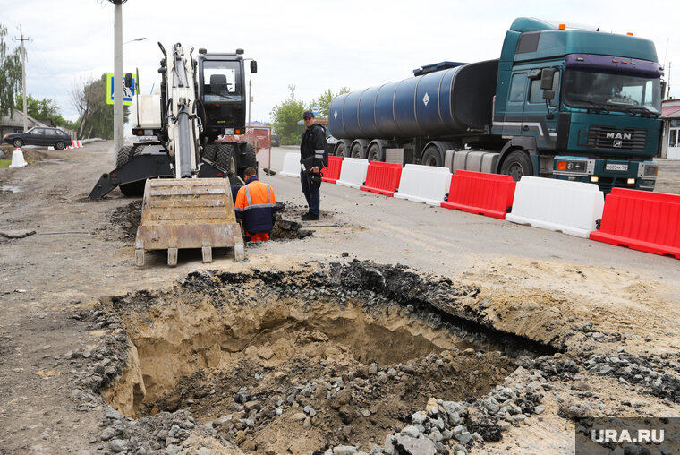    В Кургане внедорожник провалился в яму (архивное фото)