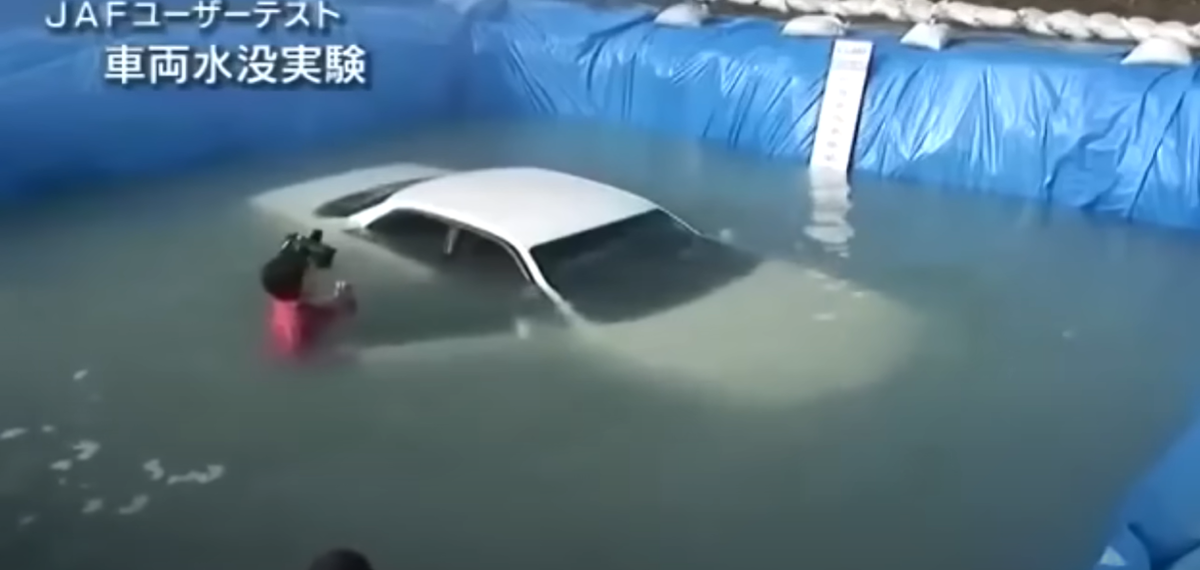 Надеюсь, этот автомобиль сейчас не бороздит дороги России