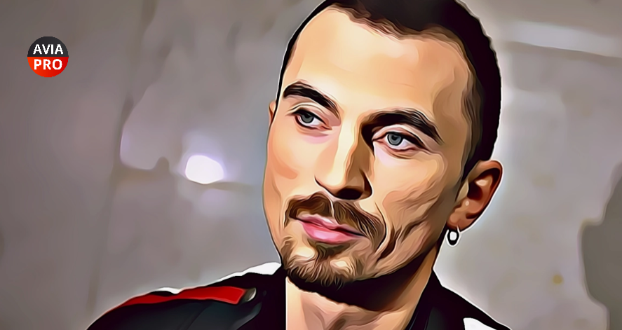 Подрочила себе в машине