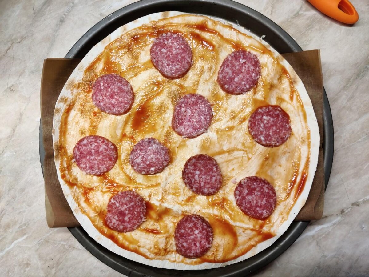 как сделать пиццу из лаваша на сковороде рецепты с фото простые и вкусные фото 53