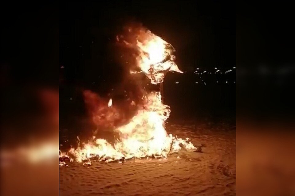     Экспонаты простояли на набережной около месяца