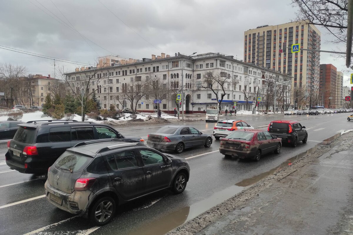 Если в этом фото вы видите только грязные автомобили, то у меня для вас плохие новости