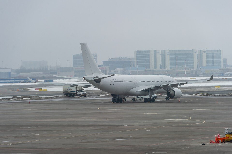     Небо над Петербургом закрыли для гражданских самолетов. Олег ЗОЛОТО