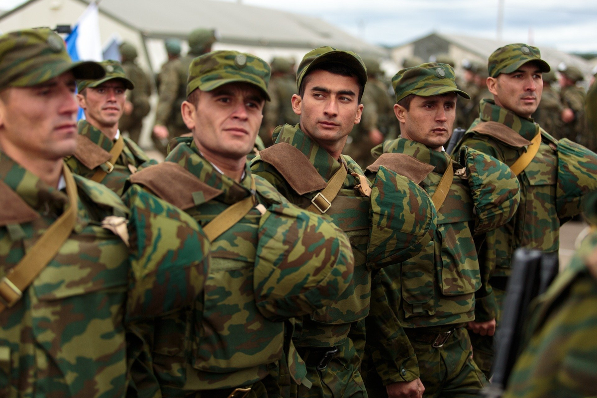 Фото военнослужащих. Военные из России. Армия России 2014. Форма армии России 2014.