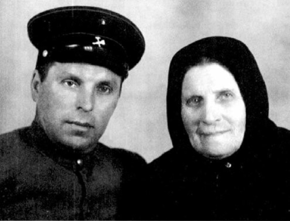 Т.Ф. Есенина со своим сыном, Александром Разгуляевым 