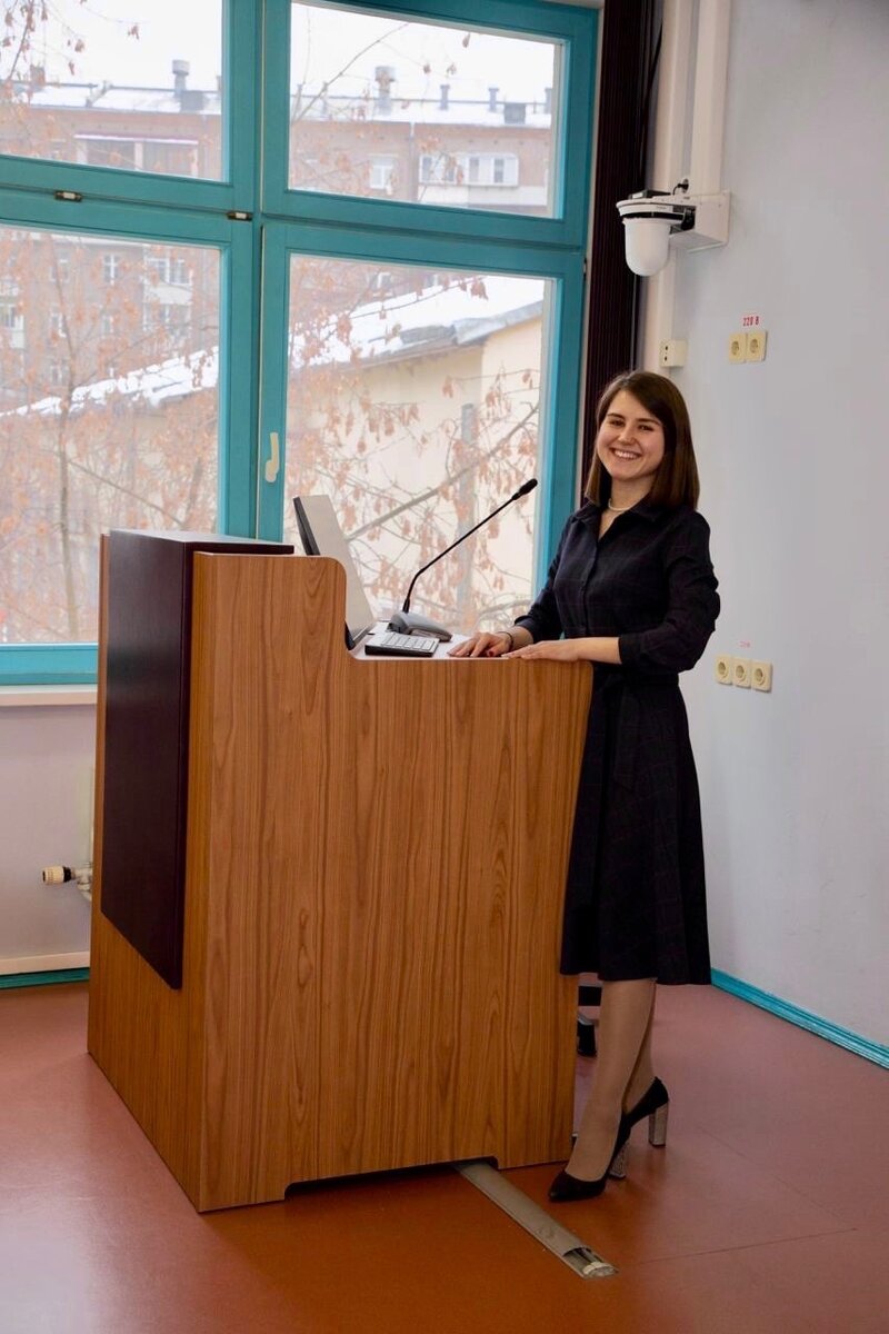 Дарья Сергеевна Юшина продолжает разговоры о проектно-исследовательской деятельности у 10 классов.-1-2