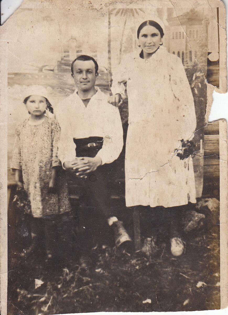 Патеевы Исхак, Шарифа, Равза, ~ начало 30-х годов