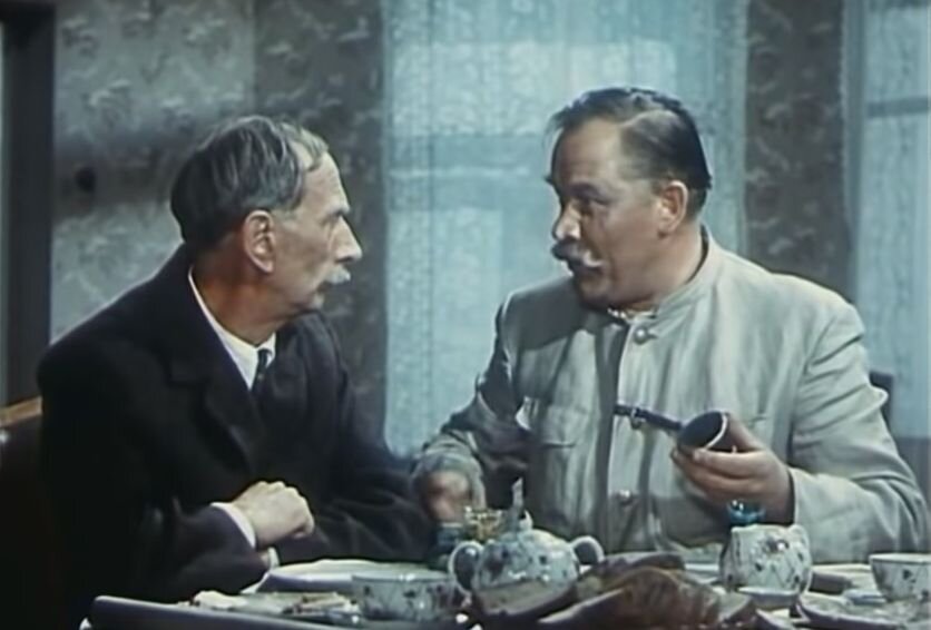 Николай Сергеев и Борис Андреев в фильме "Большая семья", 1954