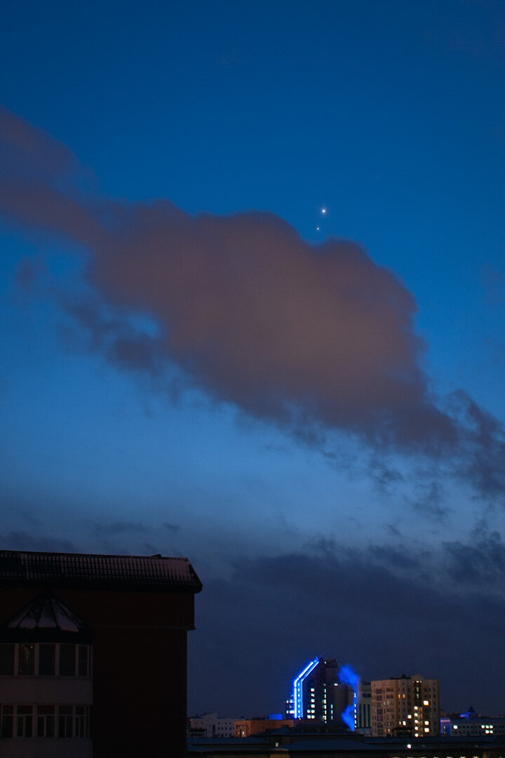 Юпитер и Венера 2 марта 2023 года на вечернем небе Тюмени, изображение из открытых источников