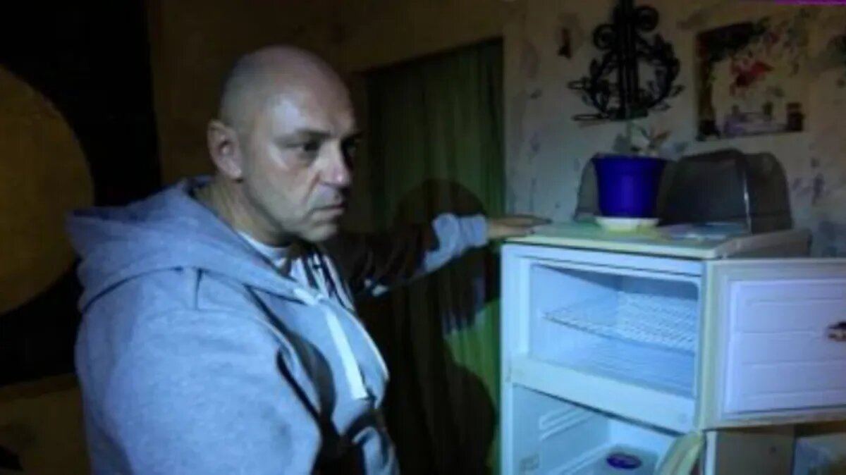 Николай Зазуля живет без света. Фото: кадр программы «За гранью» НТВ