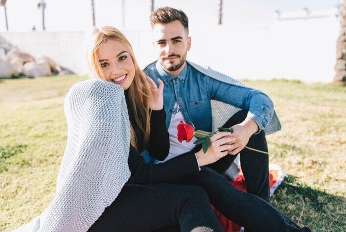 Светятся от счастья. 