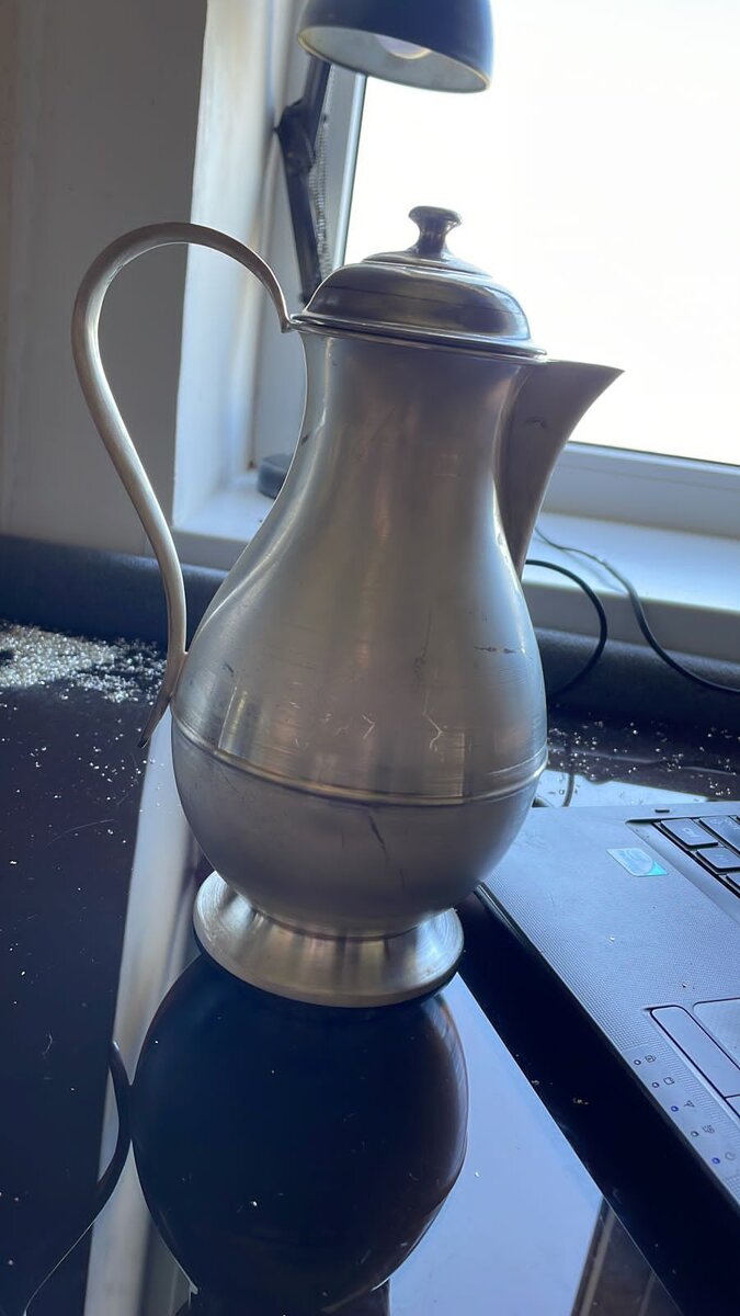 Монтировка серебряного кувшина.