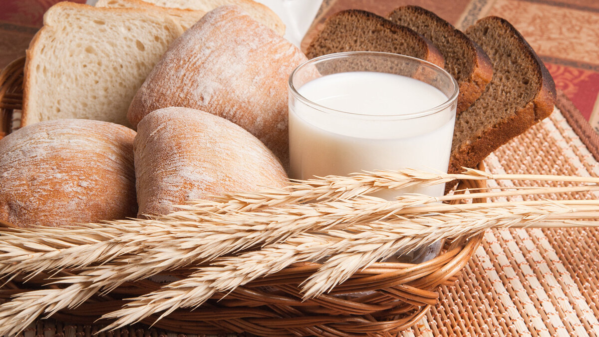    %Молочная и хлебобулочная продукция© fotolia.com / Igor Sokolov