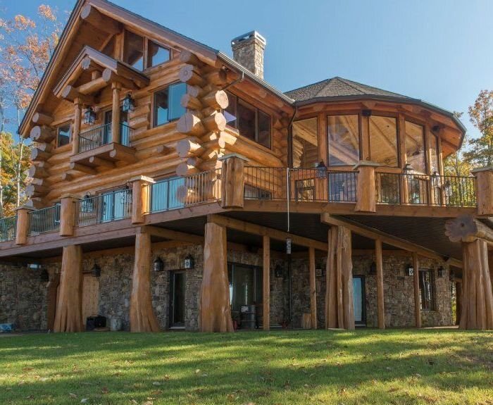 Дом в стиле адирондак с элементами стиля рустик и пост энд бим
