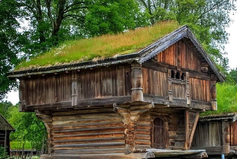 Старинный норвежский каркасный дом с вертикальным заполнением