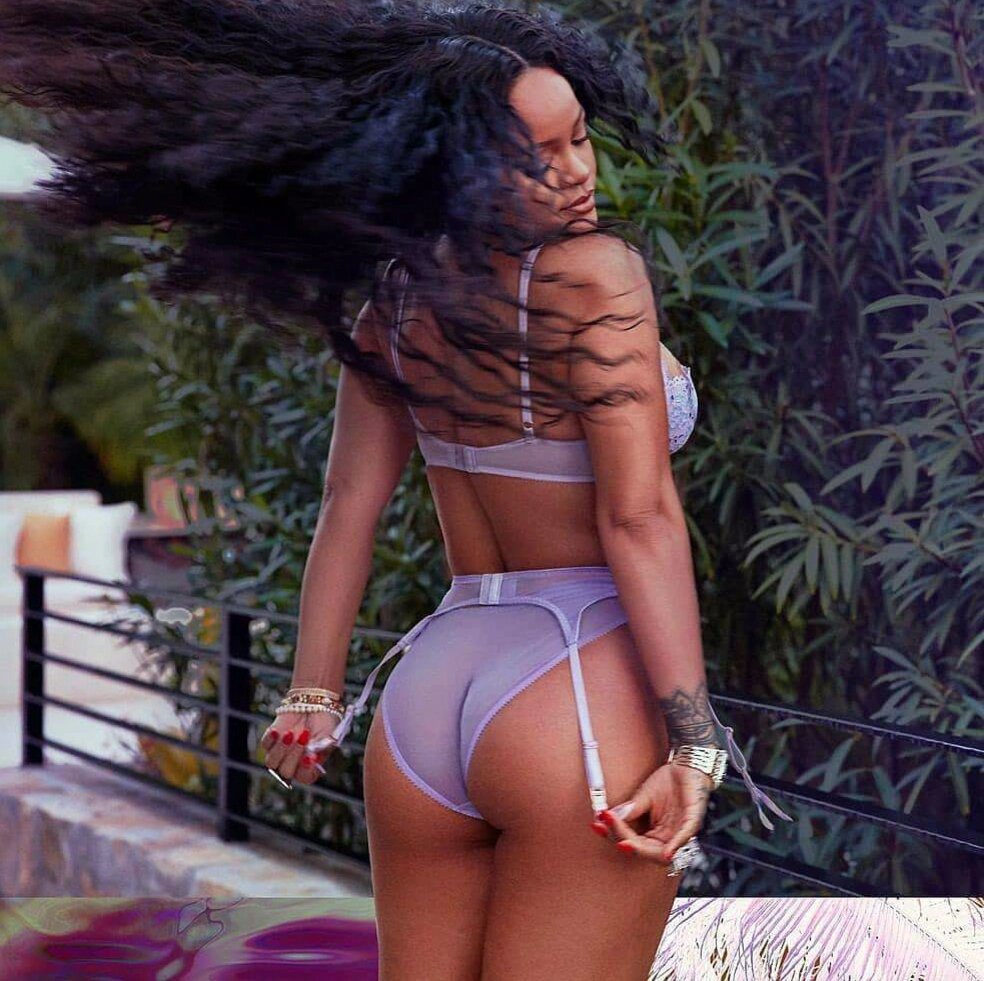 Rihanna booty pics