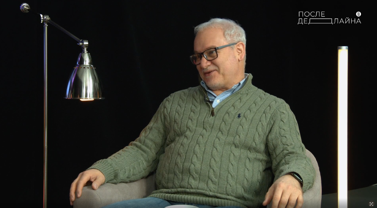 Максим Киселев во время съемок подкаст-шоу «После дедлайна»