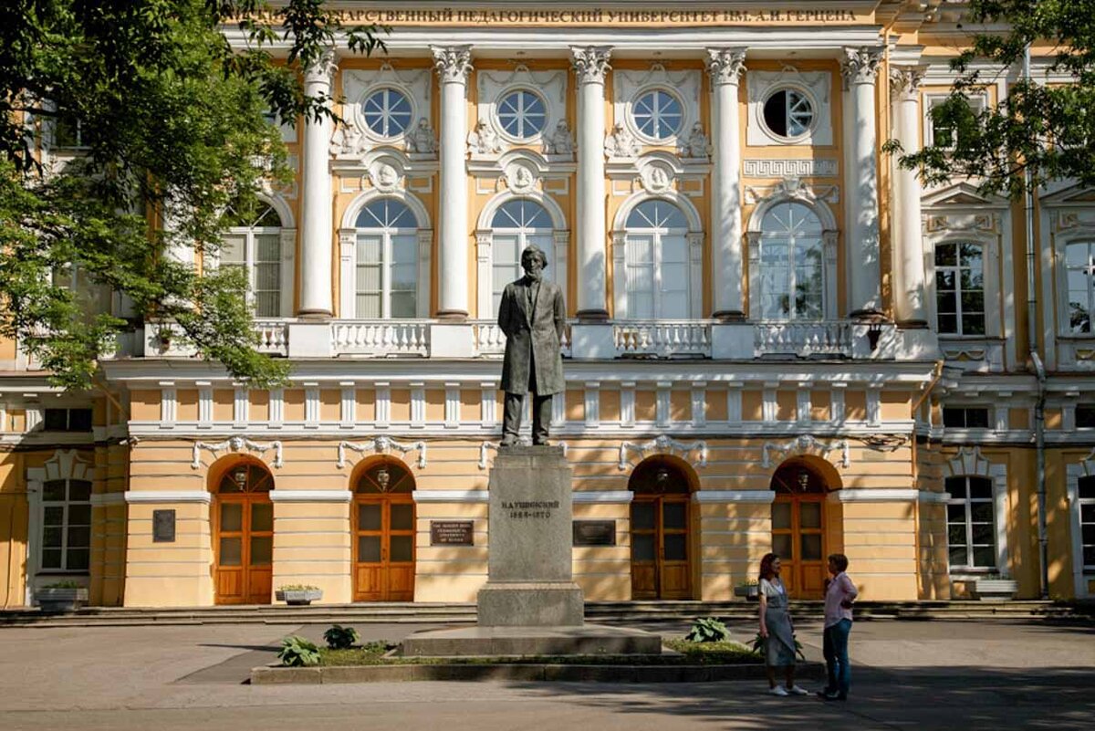 Университеты спб имени пушкина. Дворец Разумовского в Санкт-Петербурге. Дворец графа Разумовского в Санкт-Петербурге. Педагогический университет имени Герцена Санкт-Петербург. Валлен Деламот дворец Разумовского.