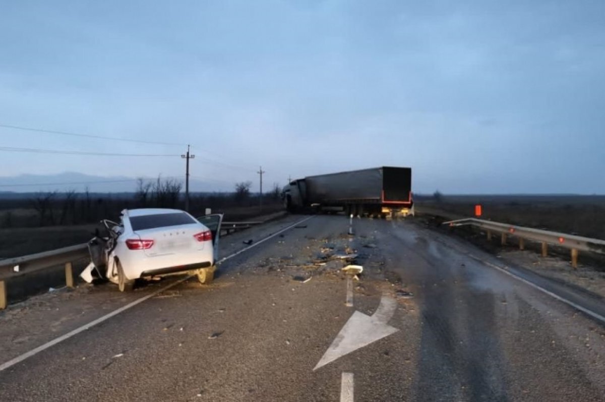    Водитель «Лады» разбился в лобовом столкновении с фурой под Волгоградом