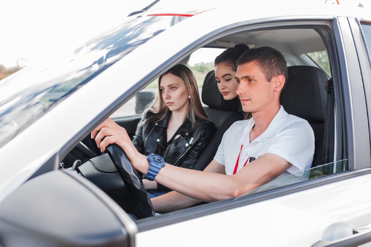 Это я и мои курсанты смотрим в будущее. Вижу, что они сдадут все экзамены с 1 раза!