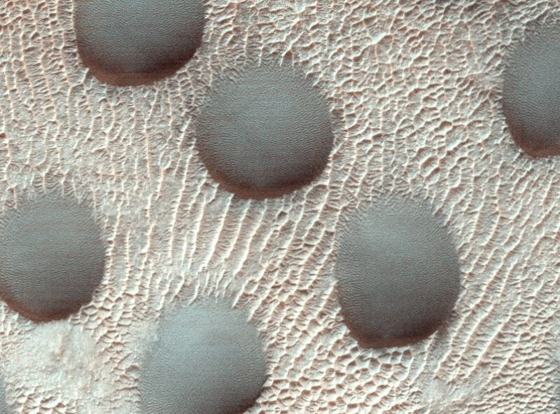    Дюны зимой. Источник изображения: NASA/JPL-Caltech/UArizona