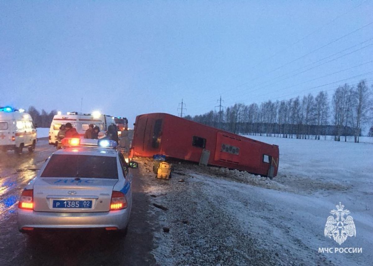    В Башкирии перевернулся автобус с 25 пассажирами
