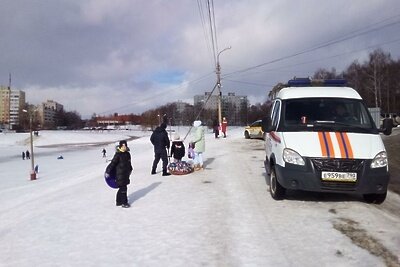    Ледяная горка в Подмосковье © Пресс-служба ГКУ МО «Мособлпожспас»
