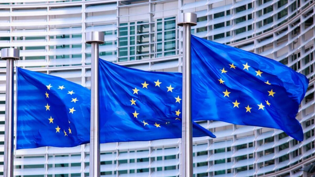    Bloomberg сообщил о планах Евросоюза усилить экспортный контроль за высокими технологиями, чтобы они не попали в Россию