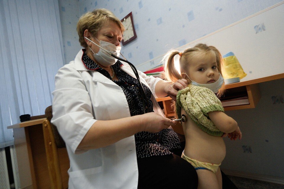     Массовая диспансеризация детей от 2-х до 17 лет в Донецкой Народной Республике была запущена по поручению Президента РФ Владимира Путина прошлой осенью Алексей БУЛАТОВ